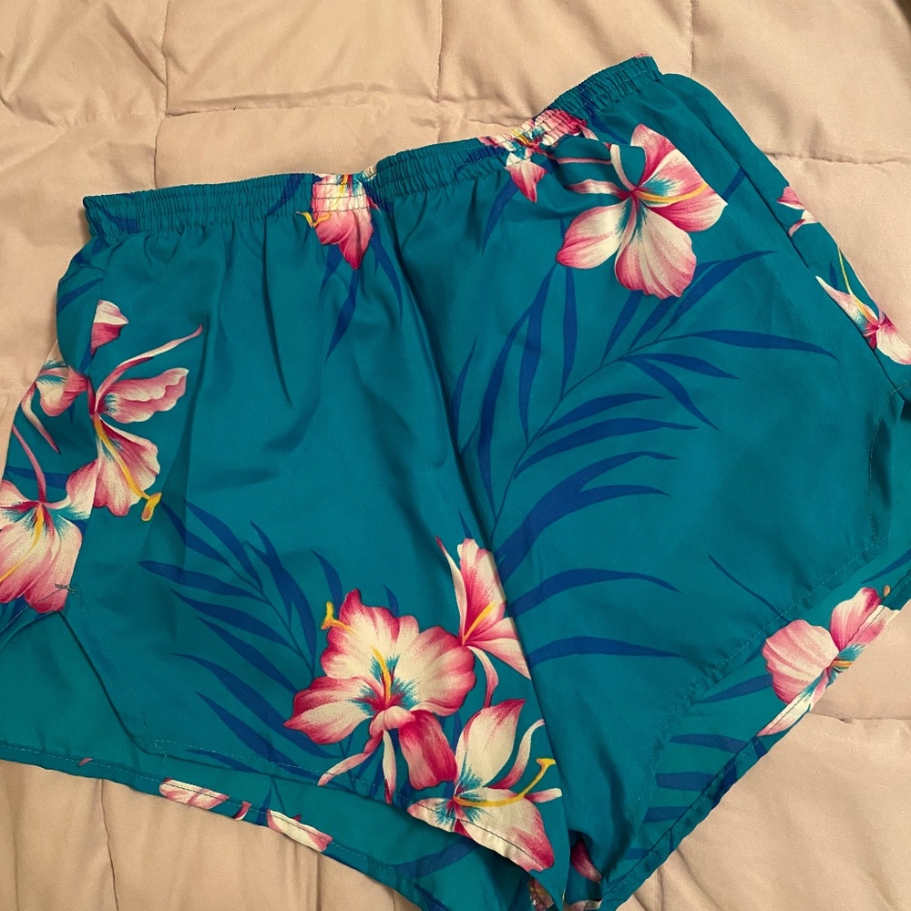 Vintage Sportco 1980s medium floral print short shorts